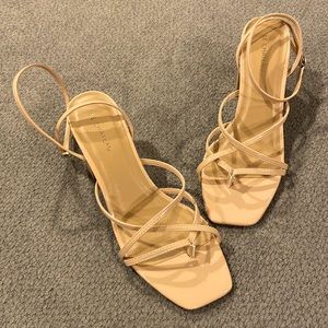 Le Chateau size 8 stroppy sandals - never worn